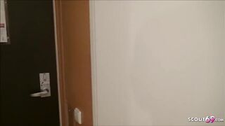 Részeg amatőr magyar csajok egymást kinyaldossák
