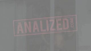 Fullos anyukák és a lányaik játszadoznak