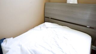 Az óriás csöcsű bejárónő megrakva