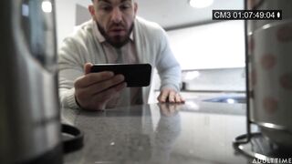 Chloe Temple kipróbálja a csoki pélót