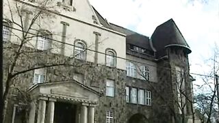 Kurva tini nőci alig várja, hogy lovagoljon a faszon