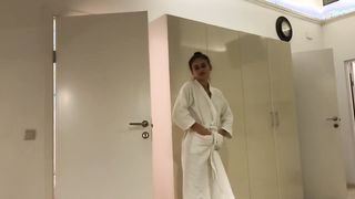 Amatőr asszony pénzért dug