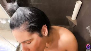 64 éves Isabel megmutatja