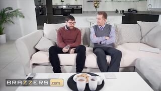 Mia Lelani élvezi a popsó szexet