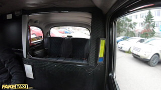 Cindy seggét a taxis baszta meg