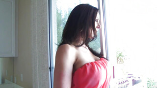 Stephani Moretti a fiatalos szexy mami