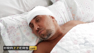 Brazzers - Katie Monroe a fiatal szeretőjével kúrel
