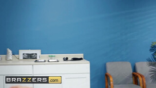 Brazzers - Petite Princess Eve és hatalmas pöcs