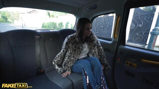 Fake Taxi - Yimming Curiosity a fiatal ázsiai tini