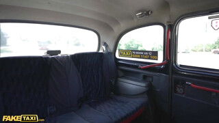 Fake Taxi - Megan Inky a széttetovált milf