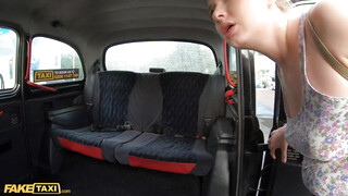 Fake Taxi - Fiatal csajszi baszik a taxiban