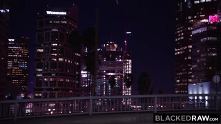 BlackedRaw - Khloe Kapri és Chanel Grey osztoznak a faszon