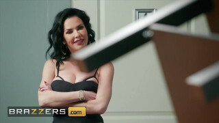 X-Sensual - Regina Sparks a méretes keblű hölgyemény