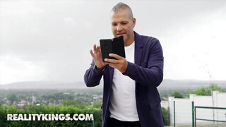 Reality Kings - Ms London a hatalmas seggű barna milf