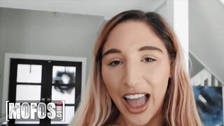 Bratty Sis - Sydney Cole a dugásmániás nevelő húgi