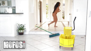 Anal4K - Alice Pink élvezi a popó szexet