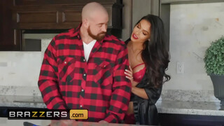 Brazzers - Sophia Leone és a perverz masszőr