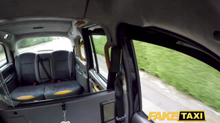 Fake Taxi - Alyssa Divine a csöcsös barna tini