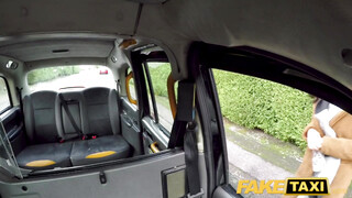 Fake Taxi - Jimena Lago élvezi ha taxiban reszelik
