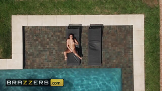 Brazzers - Lela Star a szilikon seggű latina milf