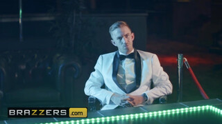 Brazzers - Hatalmas picsájú Karissa Shannon megdugva