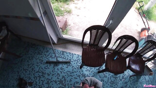 Fiatal barátnő lovagol a pasiján