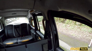 Fake Taxi - Lina Luxa kúrel a taxissal