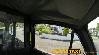 FakeTaxi - egy pornó sztárnak semmi nem elég