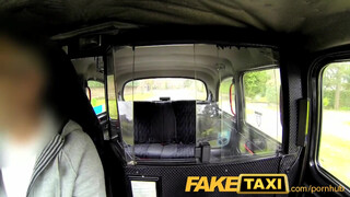 FakeTaxi - elhagyott csaj vigasztalódik