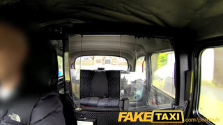 FakeTaxi - román roma kiscsaj bírja a kiképzést