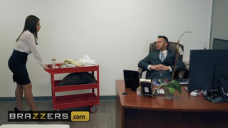 Brazzers - Monique Alexander a perverz masszőr