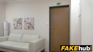 Fake Agent kitetovált német csak nyeli a gecit