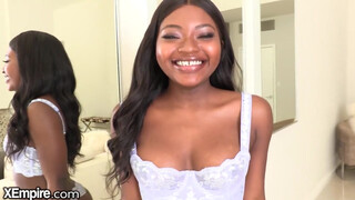 WOWGIRLS - Goldie Baby a fiatal titkárnő