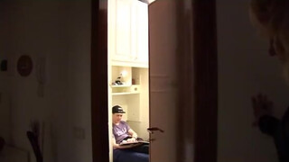Nevelő anya felizgult a fiára