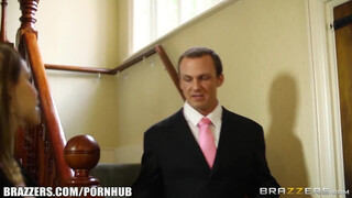 Helly Mae pélót szop a sikátorban - Brazzers
