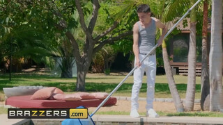 Brazzers - Kopasz hapsi három kis csajt is lerendez