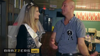 Brazzers - Ivy Lebelle a pasija haverját veszi kezelésbe
