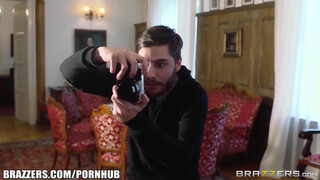 Reagan Foxx nem elégszik meg egy farokkal - Brazzers