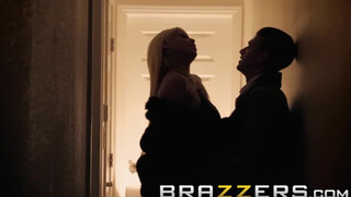 Brazzers - anya és a nevelt lánya megosztoznak egy faszon