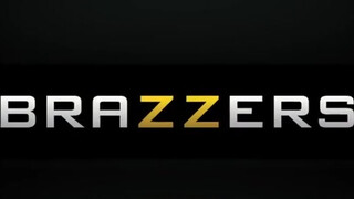 Gyönyörű leszbikus hármas a suliban - Brazzers