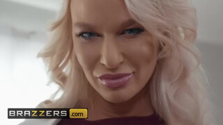 Brazzers - Phoenix Marie muffját a zsaru keféli