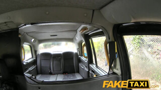 FakeTaxi megbaszható angyalok a taxiban