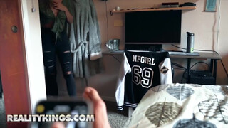 RealityKings - Eliza Ibarra szereti a méretes kárót