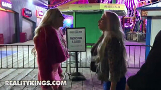 Reality Kings - Anya Ivy és Kira Noir a gamer puncik