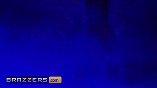 Brazzers - Phoenix Marie méretes feneke megdolgozva
