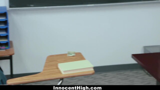 InnocentHigh - Izzy Bell a tanár előtt kúrel