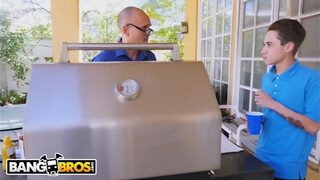 BANGBROS - megosztom a csávóm faszát a barátnőmmel