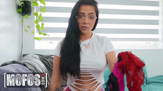 MOMMYSGIRL - Arietta Adams és Lauren Phillips nyaldossák egymást