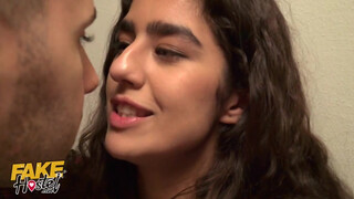 Fake Hostel - Hármas porno spanyol bulákkal