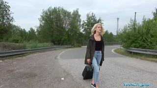 May Thai a gyönyörű turista kiscsaj - Public Agent